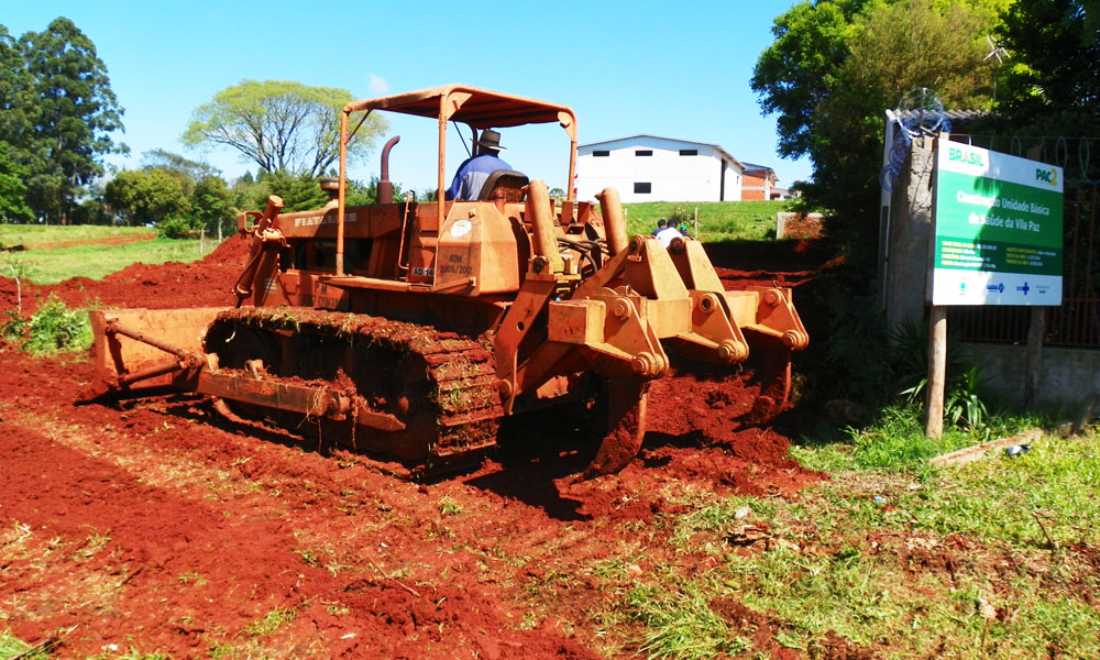Nova UBS na Vila Paz recebe serviço de terraplanagem